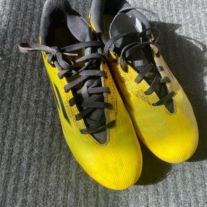 Adidas boys soccer cleats size 8